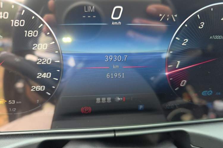 Used Mercedes-Benz C-Class 2022 C 260 L Odometer Close Up