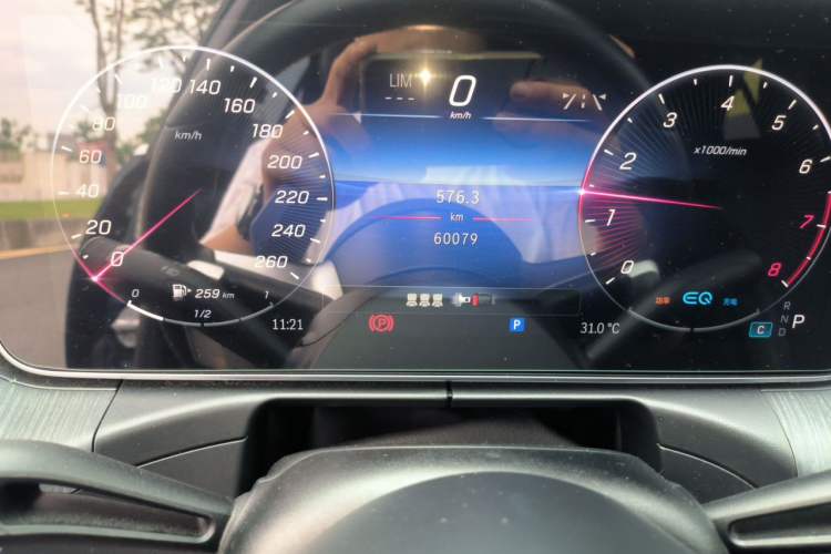 Used Mercedes-Benz C-Class 2022 Restyled C 200 L Sport Edition Odometer Close Up