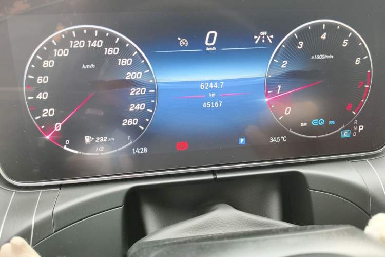 Used Mercedes-Benz C-Class 2022 C 200 L Sport Edition Odometer Close Up