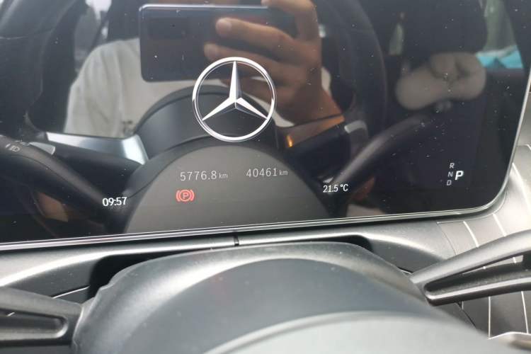 Used Mercedes-Benz C-Class 2022 C 260 L Sport Edition Odometer Close Up