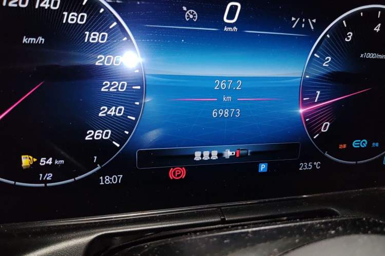 Used Mercedes-Benz C-Class 2022 Facelift C 260 L Odometer Close Up