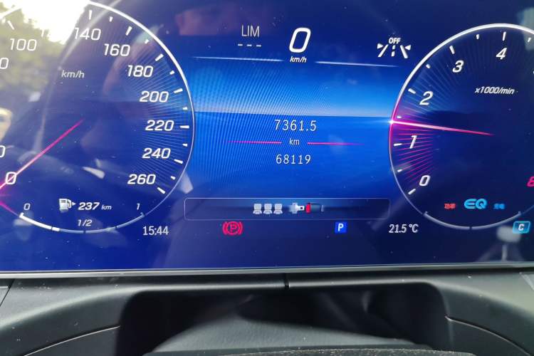 Used Mercedes-Benz C-Class 2022 Restyled C 200 L Sport Edition Odometer Close Up