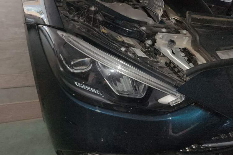 Used Mercedes-Benz C-Class 2022 C 200 L Sport Edition Right Front Headlight