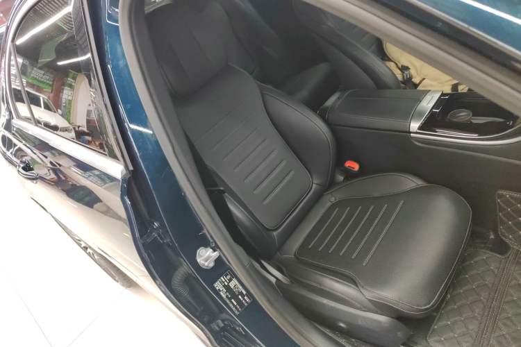 Used Mercedes-Benz C-Class 2022 Restyled C 260 L Sport Edition Right Front Seat