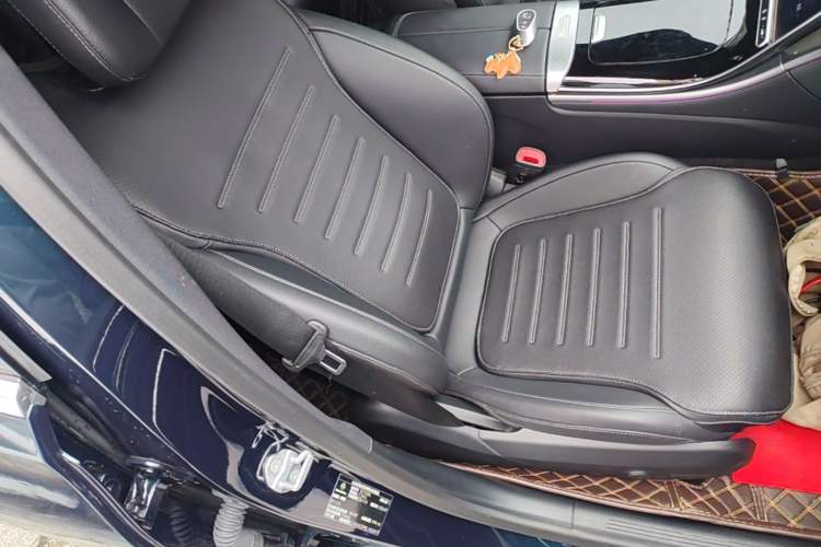 Used Mercedes-Benz C-Class 2022 Restyled C 260 L Sport Edition Right Front Seat