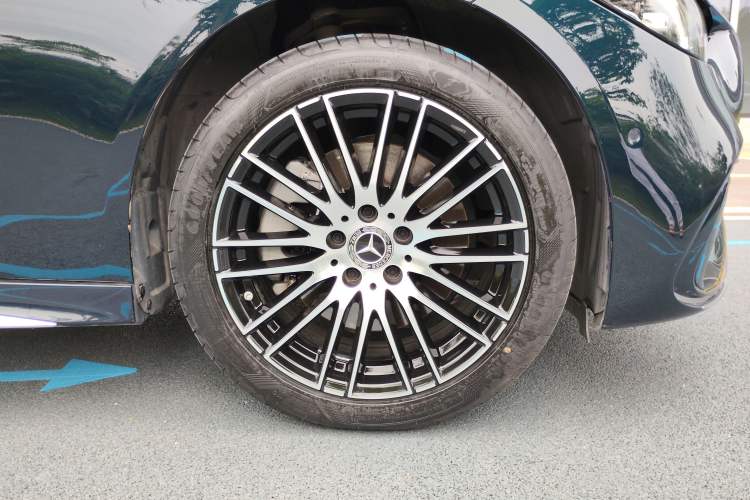 Used Mercedes-Benz C-Class 2022 Restyled C 260 L Sport Edition Right Front Wheel Hub