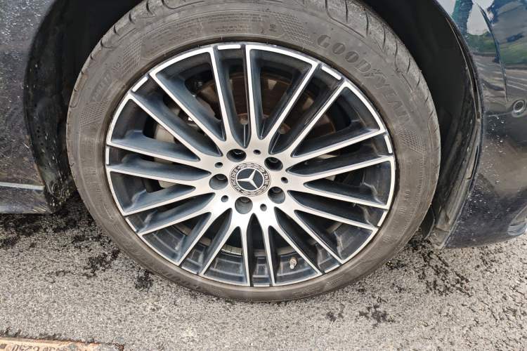 Used Mercedes-Benz C-Class 2022 Restyled C 260 L Sport Edition Right Front Wheel Hub