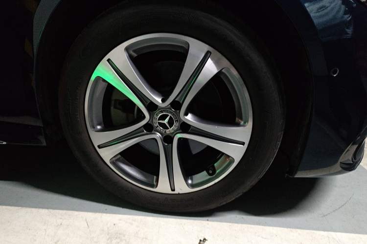 Used Mercedes-Benz C-Class 2022 Restyled C 200 L Sport Edition Right Front Wheel Hub