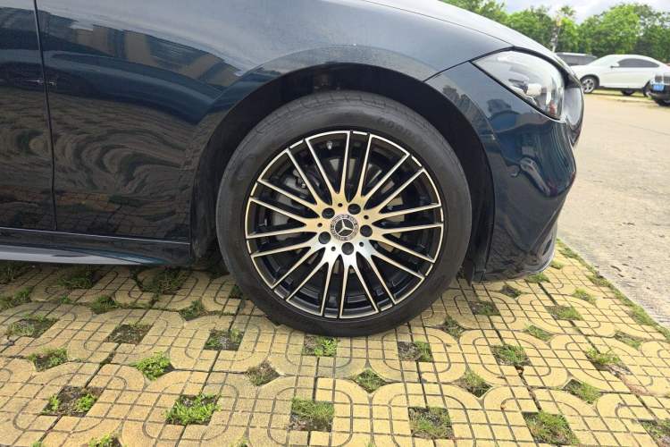 Used Mercedes-Benz C-Class 2022 C 260 L Right Front Wheel Hub