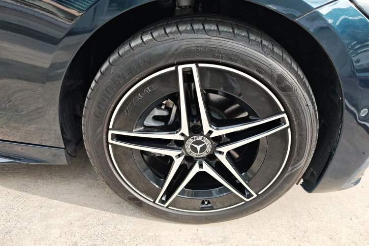 Used Mercedes-Benz C-Class 2022 Revised C 260 L Starry Night Sport Edition Right Front Wheel Hub
