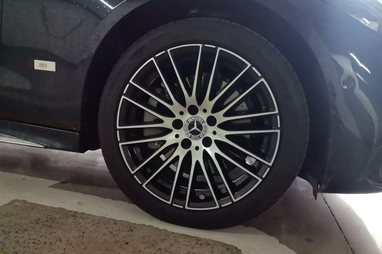 Used Mercedes-Benz C-Class 2022 Restyled C 260 L Sport Edition Right Front Wheel Hub