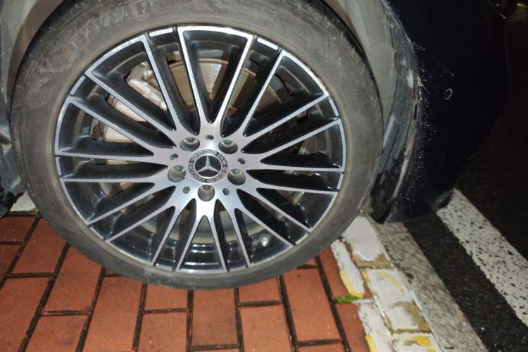 Used Mercedes-Benz C-Class 2022 Restyled C 260 L Sport Edition Right Front Wheel Hub