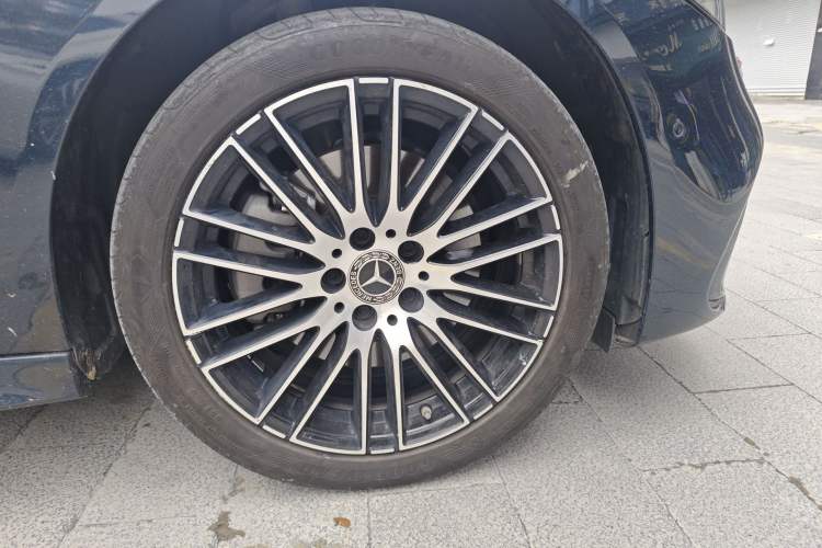 Used Mercedes-Benz C-Class 2022 C 260 L Sport Edition Right Front Wheel Hub