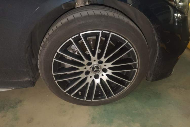 Used Mercedes-Benz C-Class 2022 Restyled C 260 L Sport Edition Right Front Wheel Hub