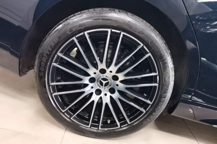 Used Mercedes-Benz C-Class 2022 Restyled C 260 L Sport Edition Right Rear Wheel Hub
