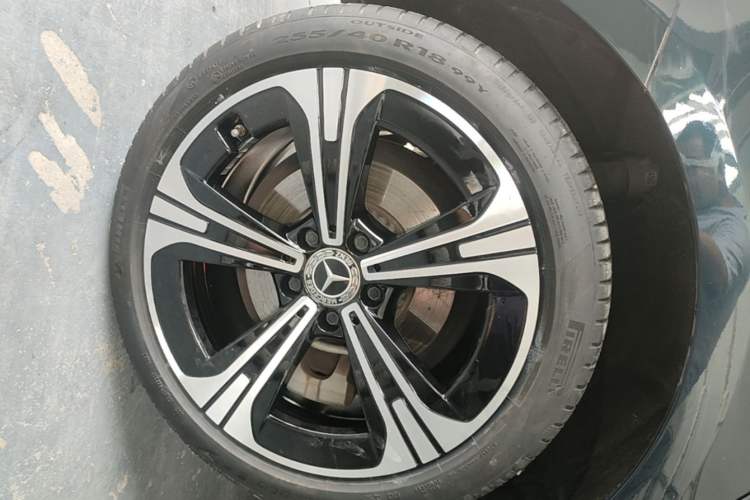 Used Mercedes-Benz C-Class 2022 Revised C 260 L Starry Night Sport Edition Right Rear Wheel Hub