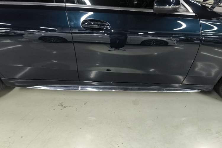 Used Mercedes-Benz C-Class 2022 Restyled C 260 L Sport Edition Right Side Sill