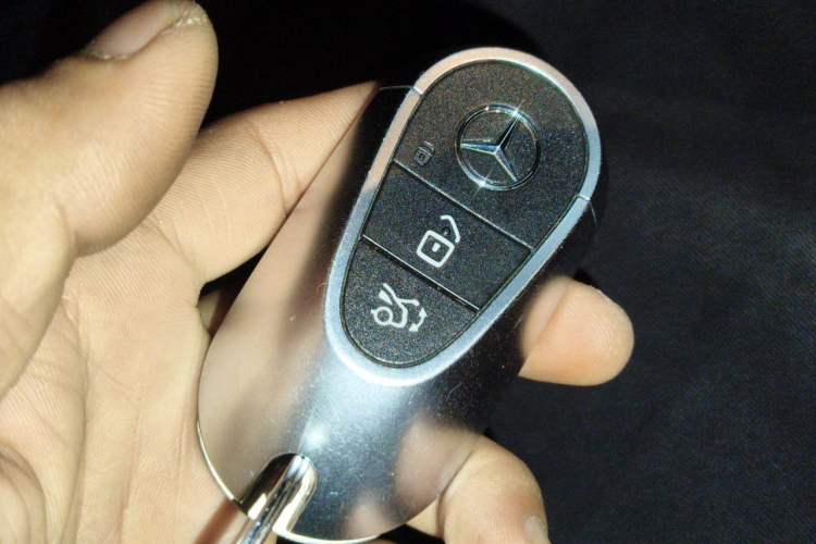 Used Mercedes-Benz C-Class 2022 Restyled C 260 L Sport Edition Vehicle Key