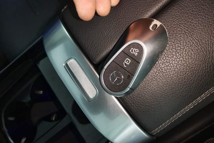 Used Mercedes-Benz C-Class 2022 Restyled C 260 L Sport Edition Vehicle Key