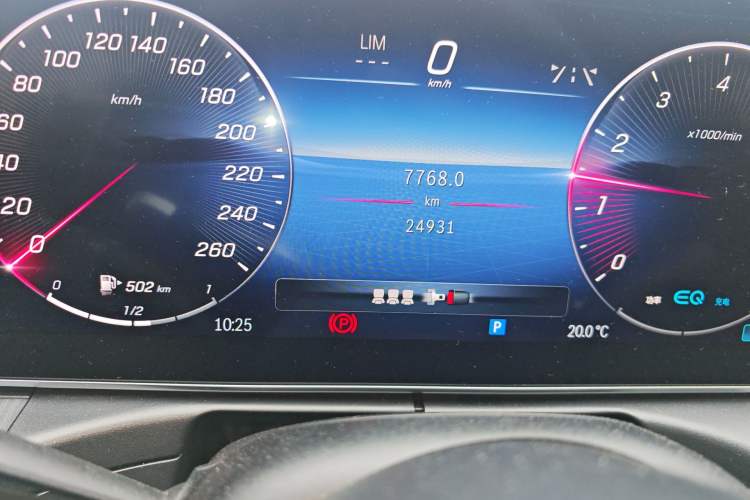 Used Mercedes-Benz C-Class 2022 Restyled C 260 L Sport Edition Odometer Close Up
