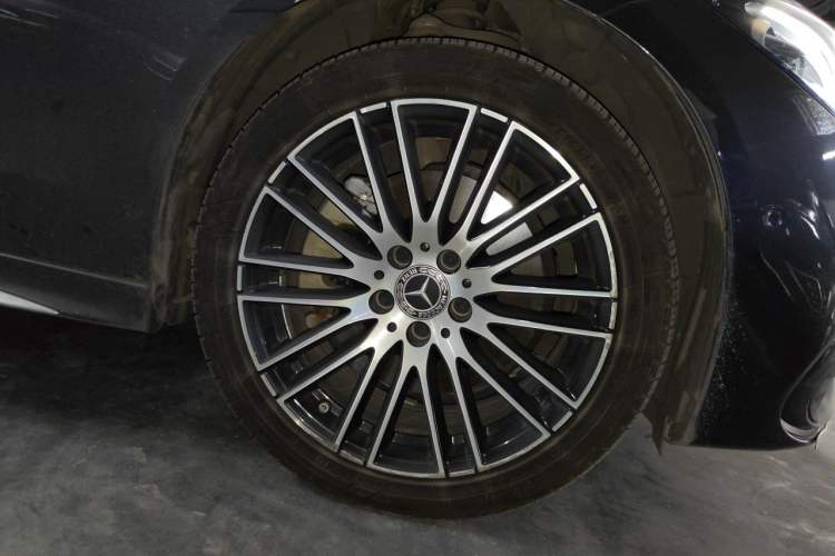 Used Mercedes-Benz C-Class 2022 C 260 L Sport Edition Right Front Wheel Hub