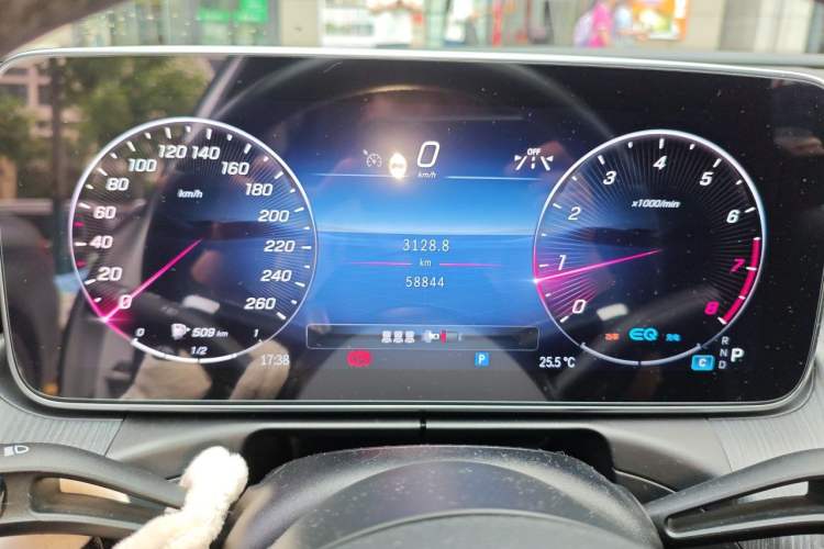 Used Mercedes-Benz C-Class 2022 Restyled C 200 L Sport Edition Odometer Close Up