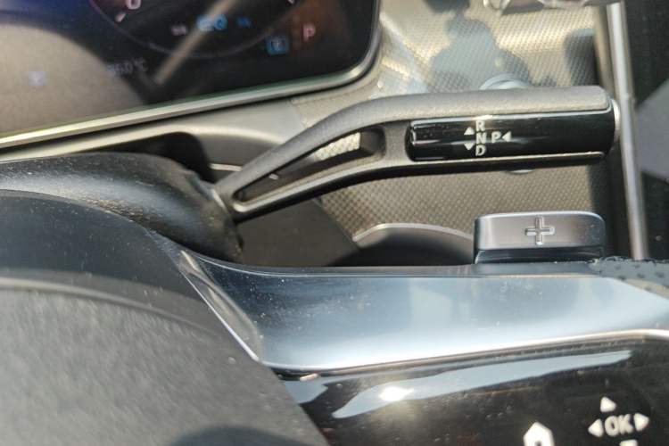 Used Mercedes-Benz C-Class 2022 Restyled C 260 L Sport Edition Gear Lever