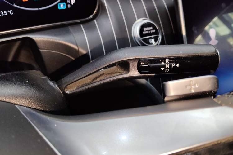 Used Mercedes-Benz C-Class 2022 Restyled C 200 L Sport Edition Gear Lever