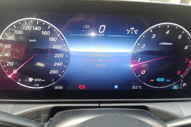 Used Mercedes-Benz C-Class 2022 Restyled C 260 L Sport Edition Odometer Close Up