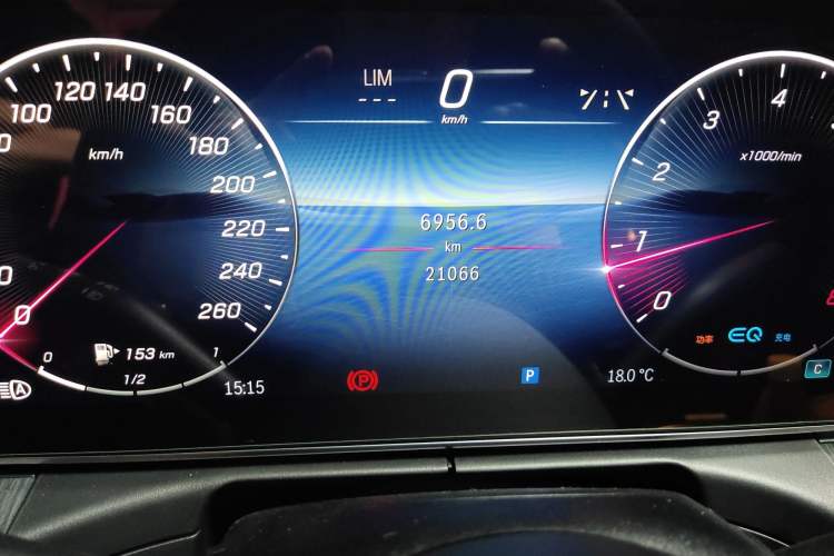 Used Mercedes-Benz C-Class 2022 C 200 L Sport Edition Odometer Close Up