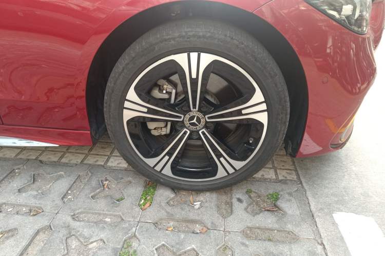 Used Mercedes-Benz C-Class 2022 Restyled C 260 L Sport Edition Right Front Wheel Hub