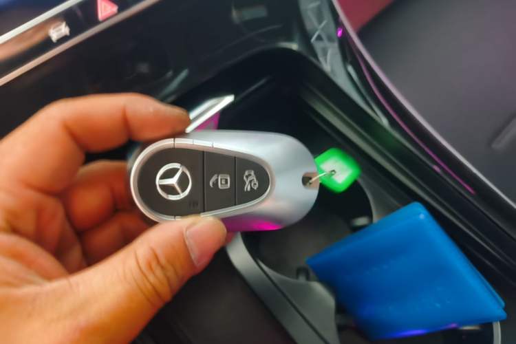 Used Mercedes-Benz C-Class 2022 Restyled C 260 L Sport Edition Vehicle Key