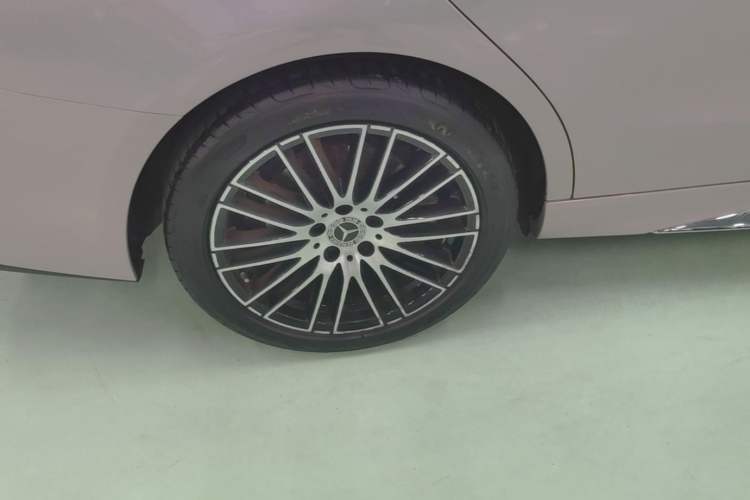 Used Mercedes-Benz C-Class 2022 Restyled C 260 L Sport Edition Right Rear Wheel Hub