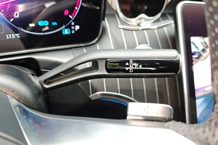Used Mercedes-Benz C-Class 2022 Restyled C 260 L Sport Edition Gear Lever