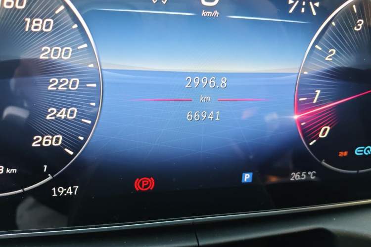 Used Mercedes-Benz C-Class 2022 C 200 L Sport Edition Odometer Close Up