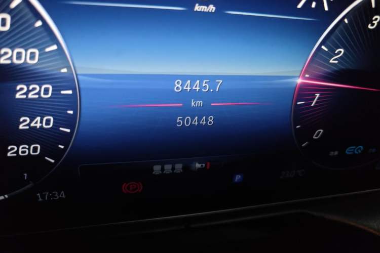 Used Mercedes-Benz C-Class 2022 Restyled C 260 L Sport Edition Odometer Close Up