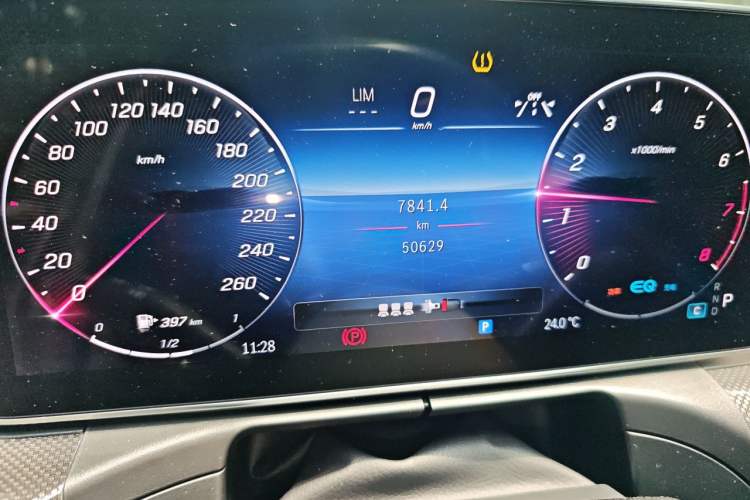 Used Mercedes-Benz C-Class 2022 C 260 L Sport Edition Odometer Close Up