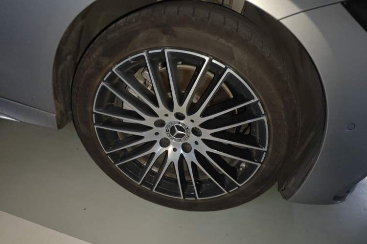 Used Mercedes-Benz C-Class 2022 Restyled C 260 L Sport Edition Right Front Wheel Hub
