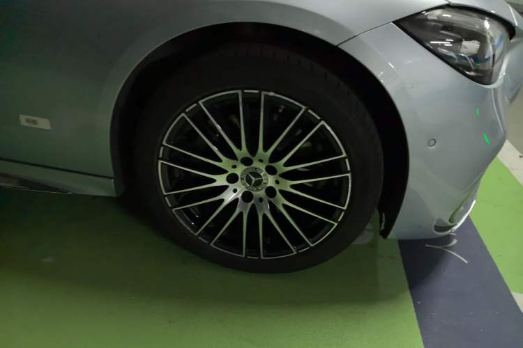 Used Mercedes-Benz C-Class 2022 Restyled C 260 L Sport Edition Right Front Wheel Hub