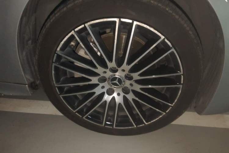 Used Mercedes-Benz C-Class 2022 Restyled C 260 L Sport Edition Right Front Wheel Hub