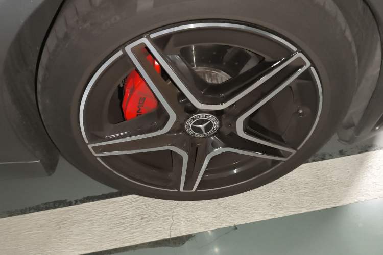 Used Mercedes-Benz C-Class 2022 Refreshed C 260 Coupe Right Front Wheel Hub