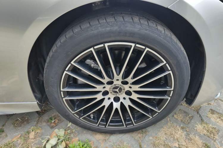 Used Mercedes-Benz C-Class 2022 Restyled C 260 L Sport Edition Right Front Wheel Hub