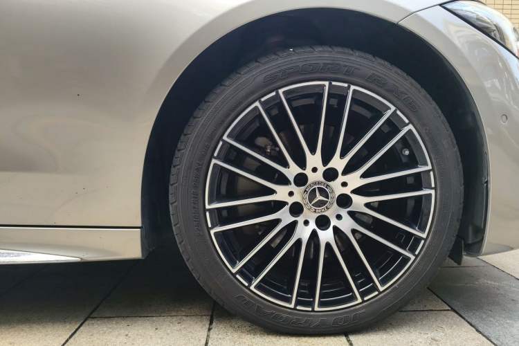 Used Mercedes-Benz C-Class 2022 Restyled C 260 L Sport Edition Right Front Wheel Hub