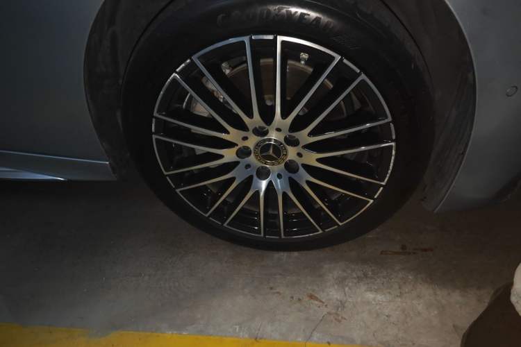 Used Mercedes-Benz C-Class 2022 Restyled C 260 L Sport Edition Right Front Wheel Hub