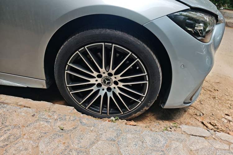 Used Mercedes-Benz C-Class 2022 C 260 L Sport Edition Right Front Wheel Hub