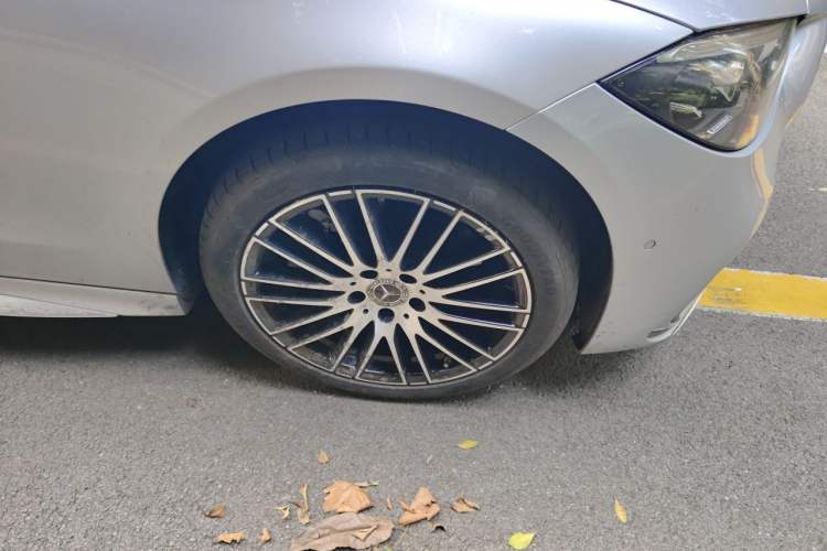 Used Mercedes-Benz C-Class 2022 Restyled C 260 L Sport Edition Right Front Wheel Hub