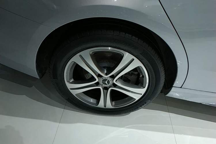Used Mercedes-Benz C-Class 2022 Restyled C 200 L Sport Edition Right Rear Wheel Hub