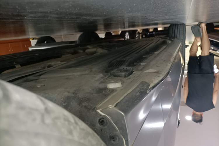 Used Mercedes-Benz C-Class 2022 C 200 L Sport Edition Right Side Sill