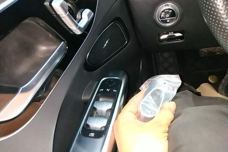 Used Mercedes-Benz C-Class 2022 Restyled C 200 L Sport Edition Vehicle Key