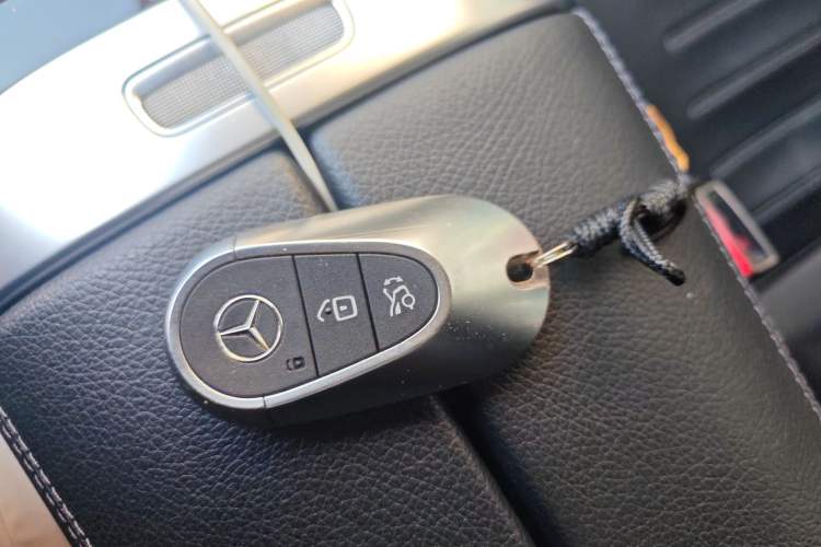 Used Mercedes-Benz C-Class 2022 Restyled C 260 L Sport Edition Vehicle Key